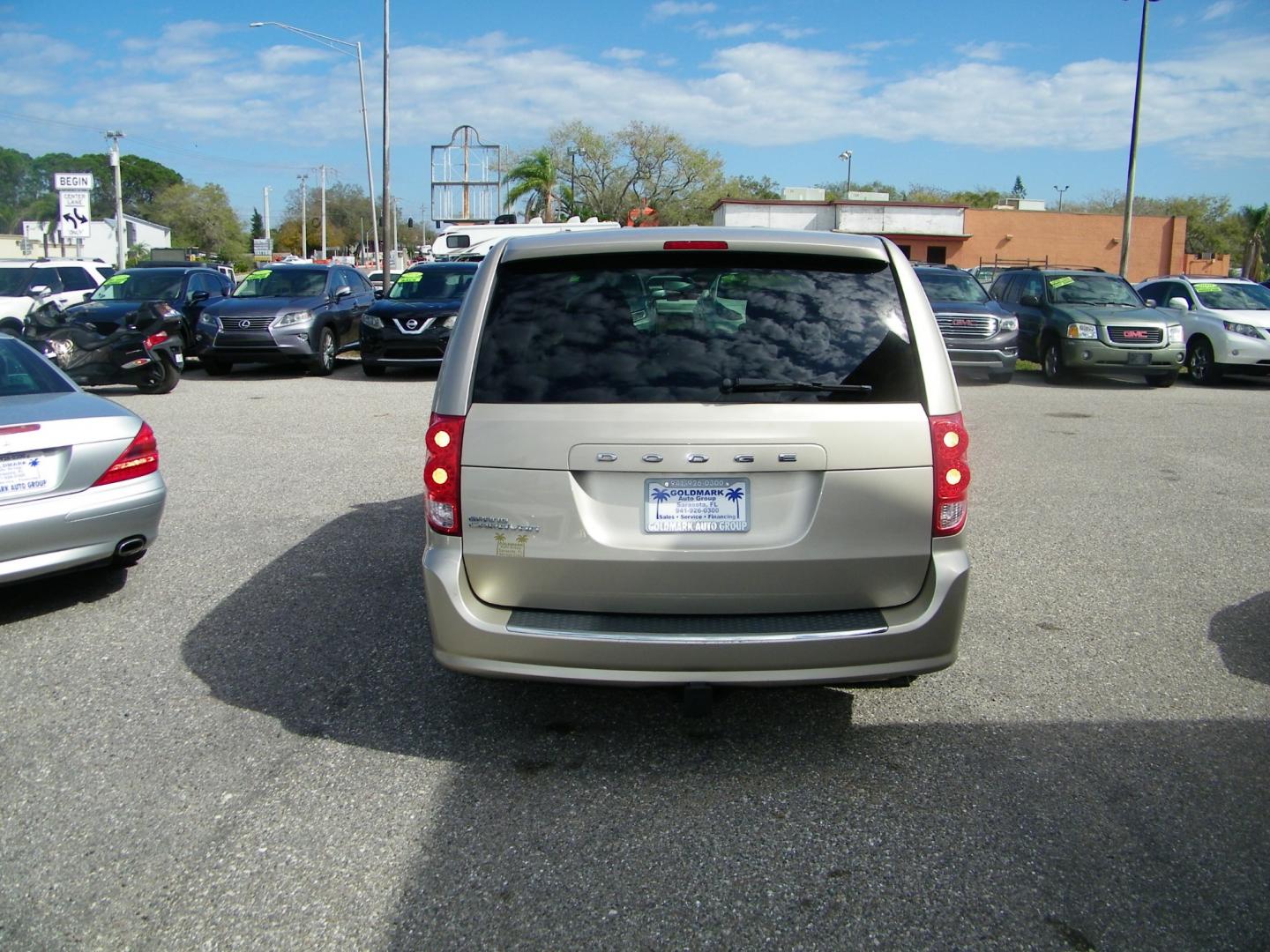 2013 GOLD /Black Dodge Grand Caravan SE (2C4RDGBG3DR) with an 3.6L V6 DOHC 24V engine, Automatic transmission, located at 4000 Bee Ridge Road, Sarasota, FL, 34233, (941) 926-0300, 27.298664, -82.489151 - Photo#5